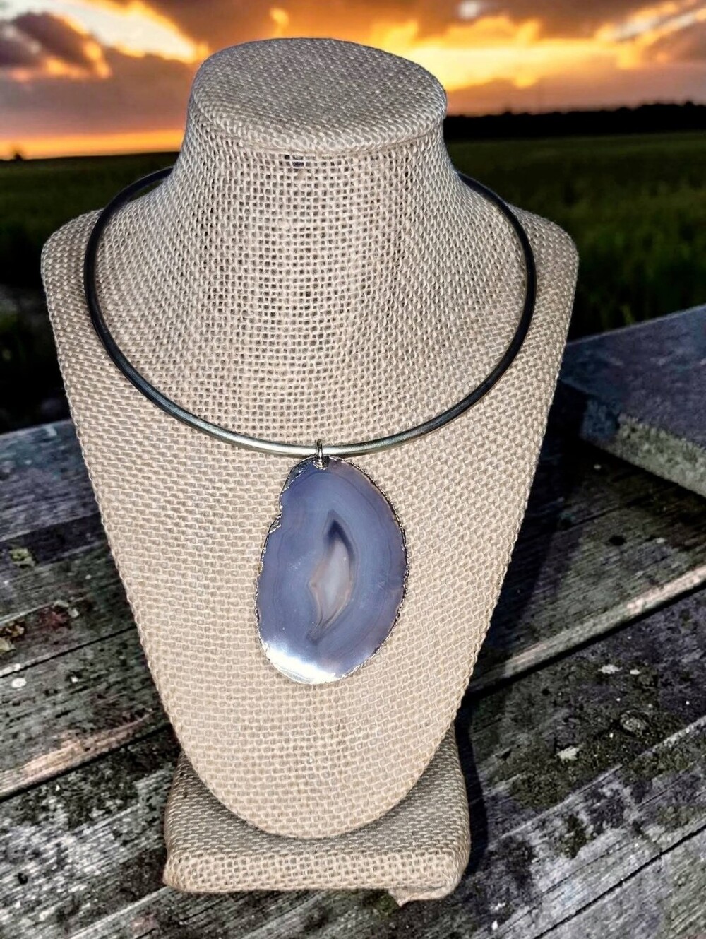 Vintage Modernist 2.5" Sliced Agate Geode Open Back Gold Collar Necklace
